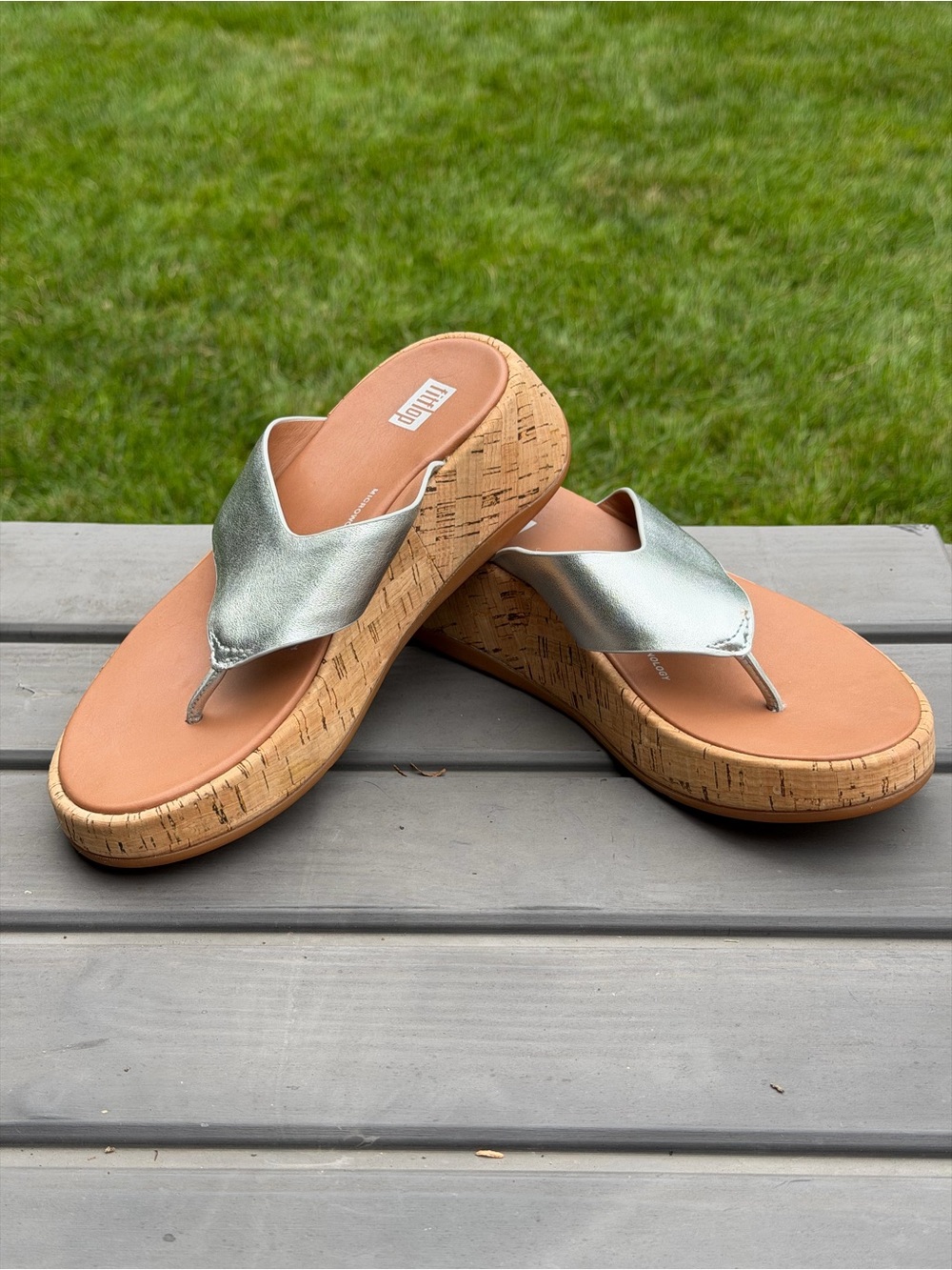 Fitflop f-mode toe post cork and metallic sandals NWOT